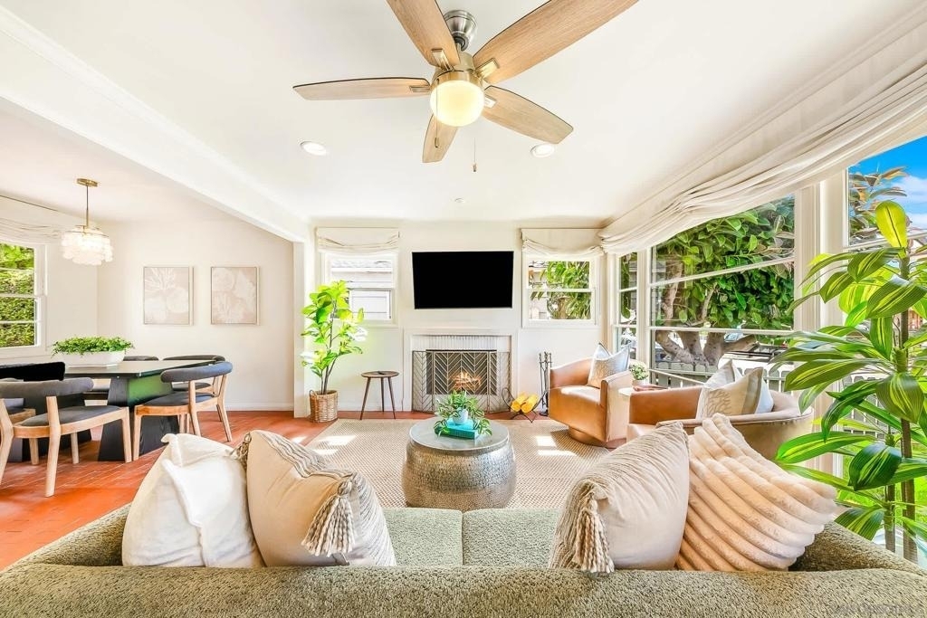 723 Arenas - Photo 2