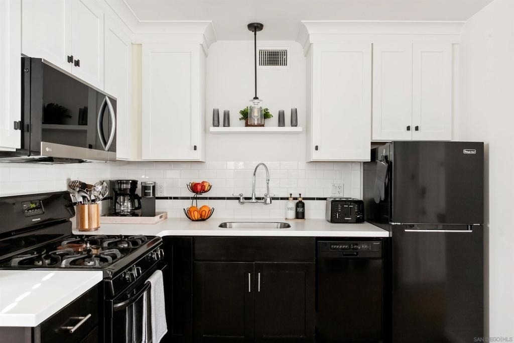 319 Nautilus Street - Photo 8