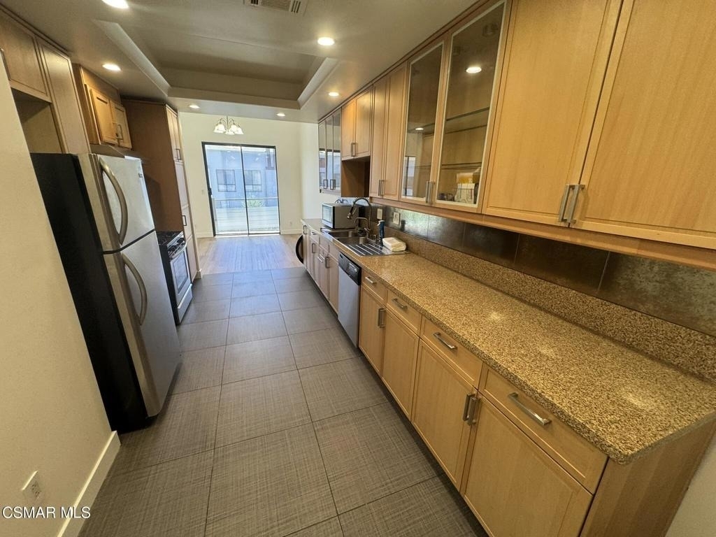 13331 Moorpark Street - Photo 4