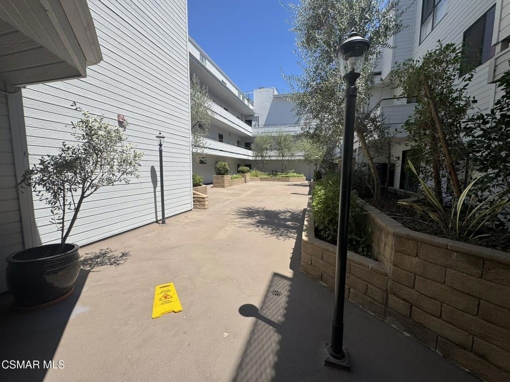 13331 Moorpark Street - Photo 16