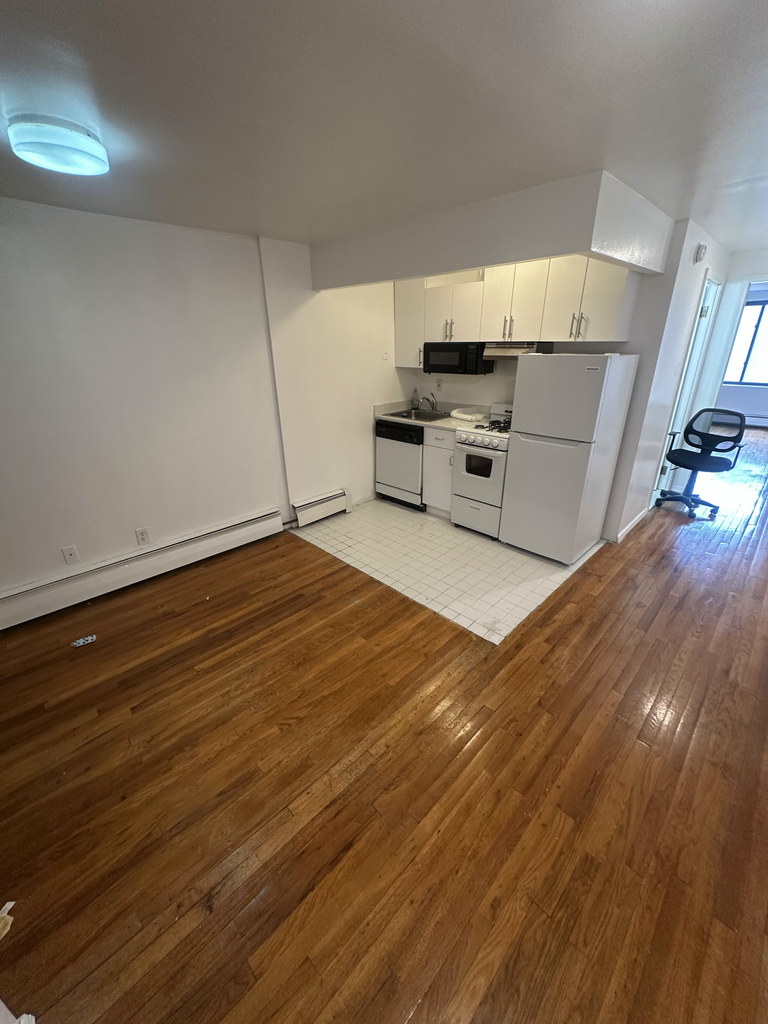 1425 York Avenue - Photo 0