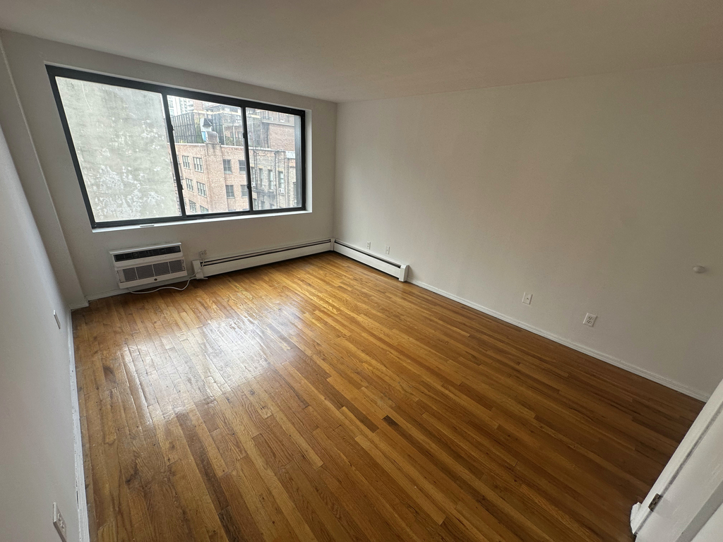 1425 York Avenue - Photo 9