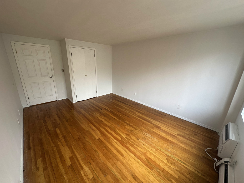 1425 York Avenue - Photo 7