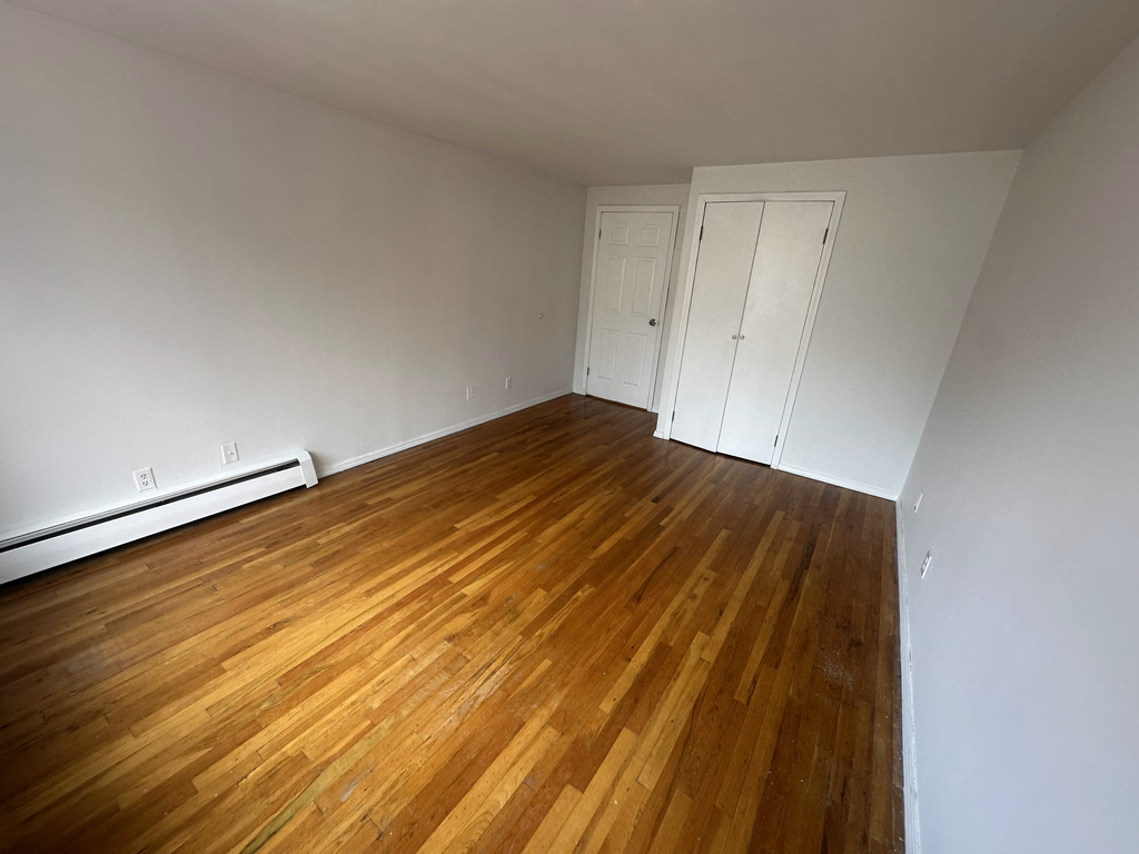 1425 York Avenue - Photo 8