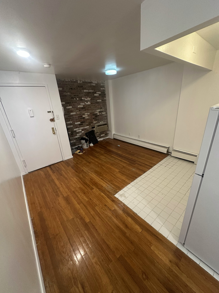 1425 York Avenue - Photo 3
