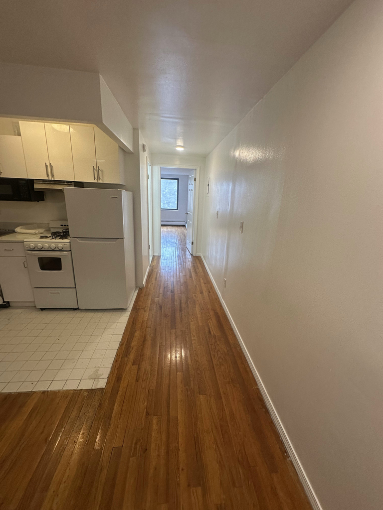 1425 York Avenue - Photo 5
