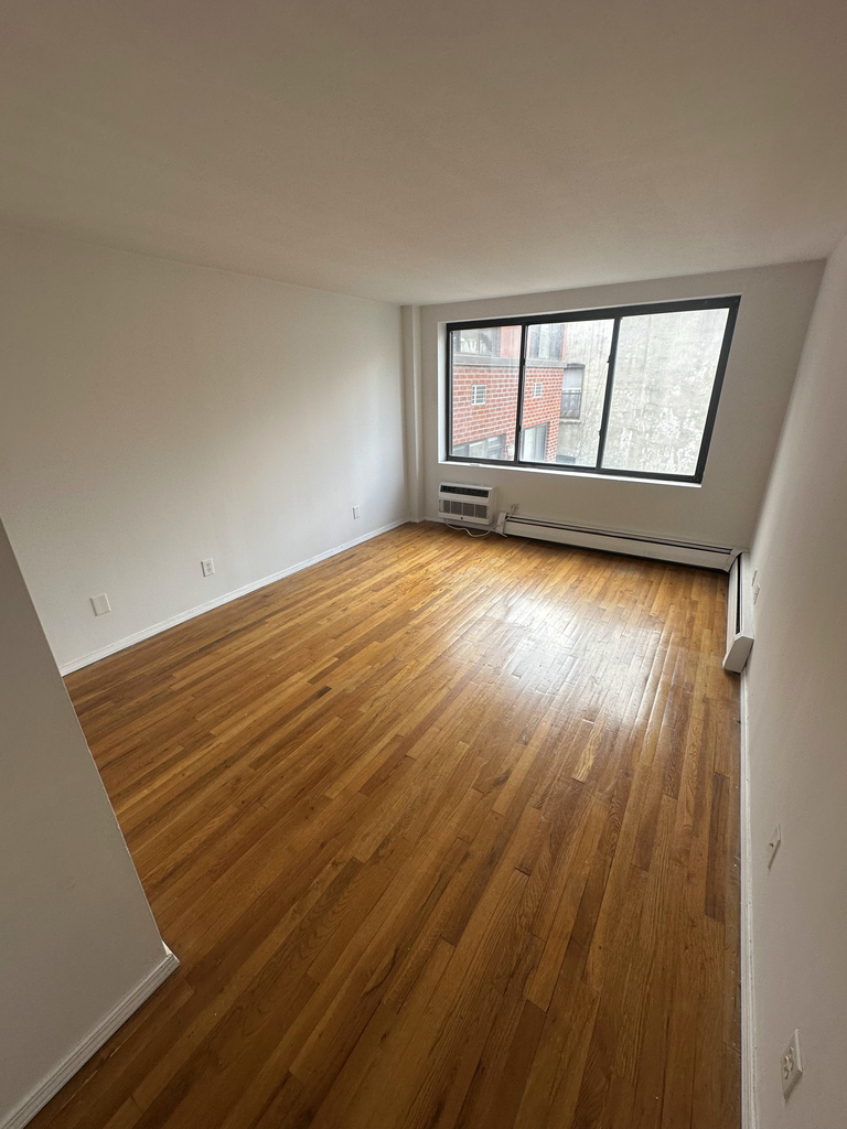 1425 York Avenue - Photo 10