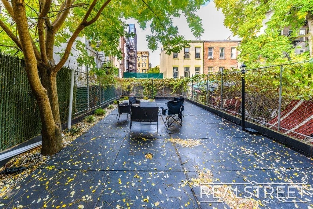 697 Dekalb Ave - Photo 5