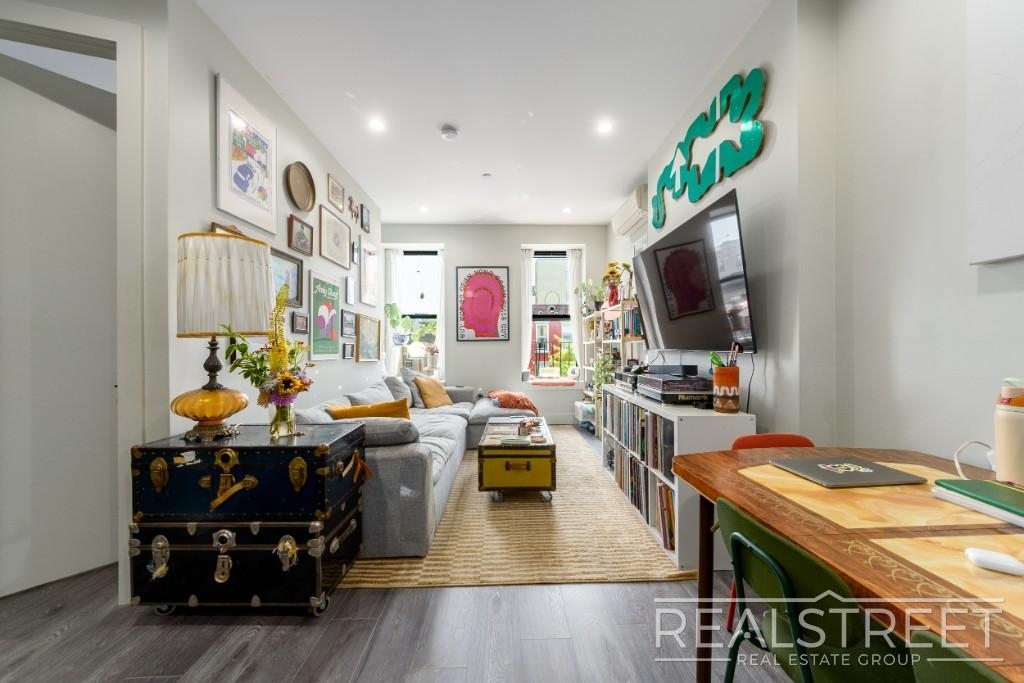 697 Dekalb Ave - Photo 0