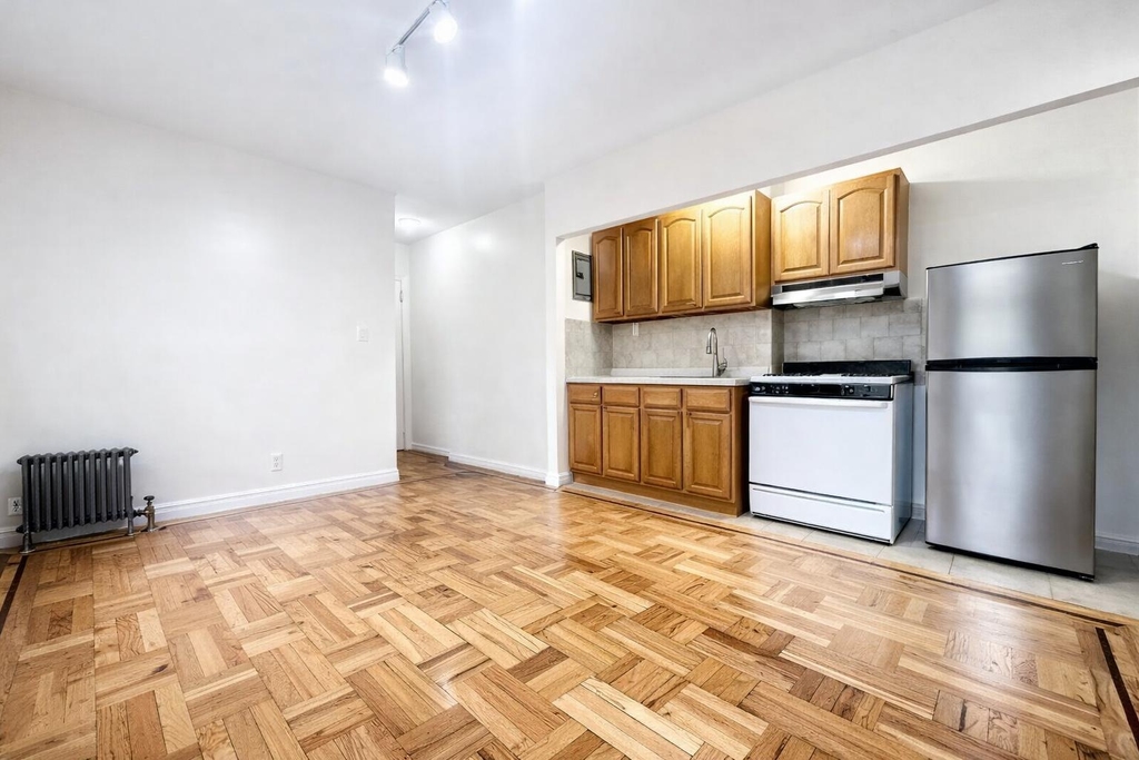 10 Adrian Avenue - Photo 8