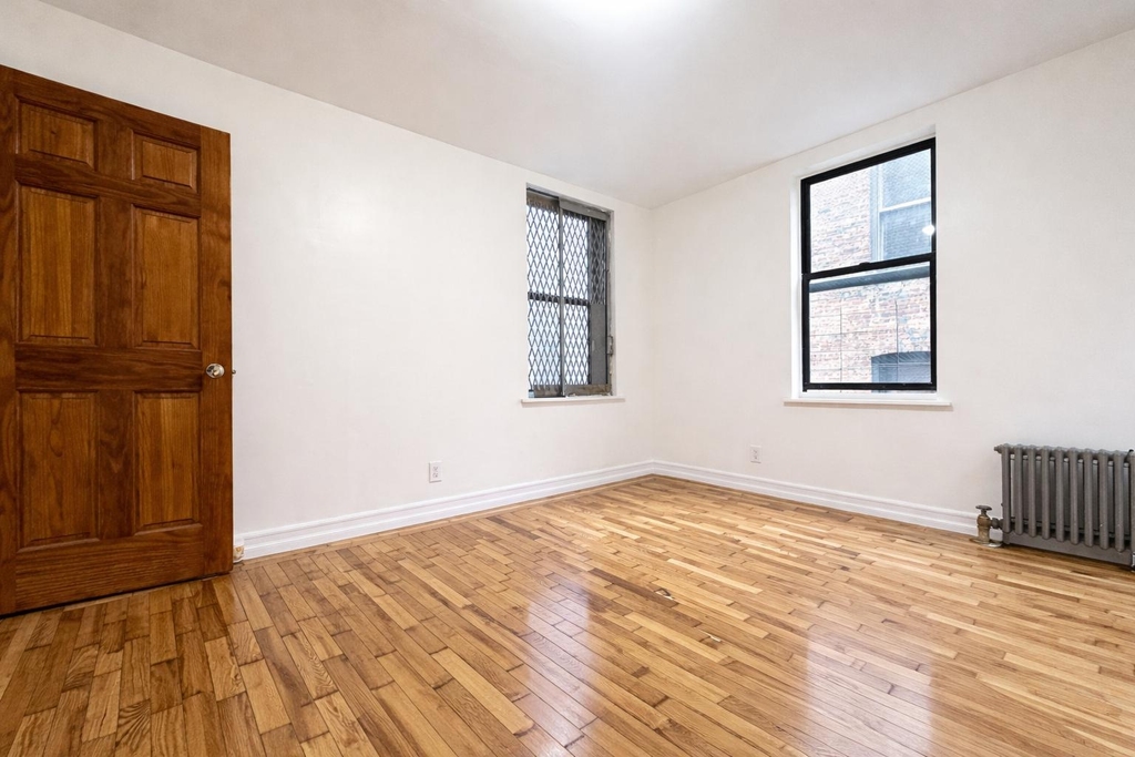 10 Adrian Avenue - Photo 4