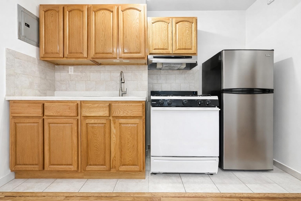 10 Adrian Avenue - Photo 7