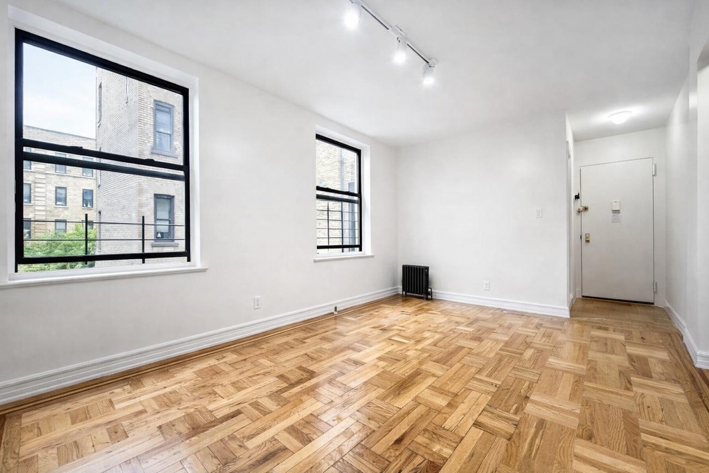 10 Adrian Avenue - Photo 2