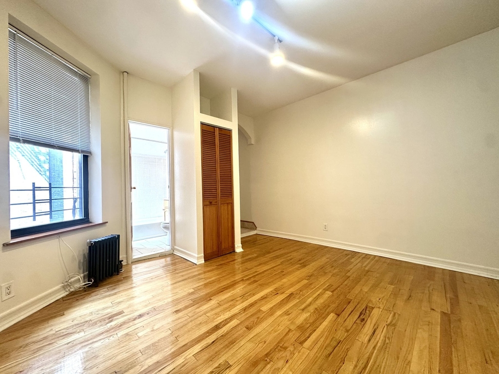 3135 Broadway - Photo 1