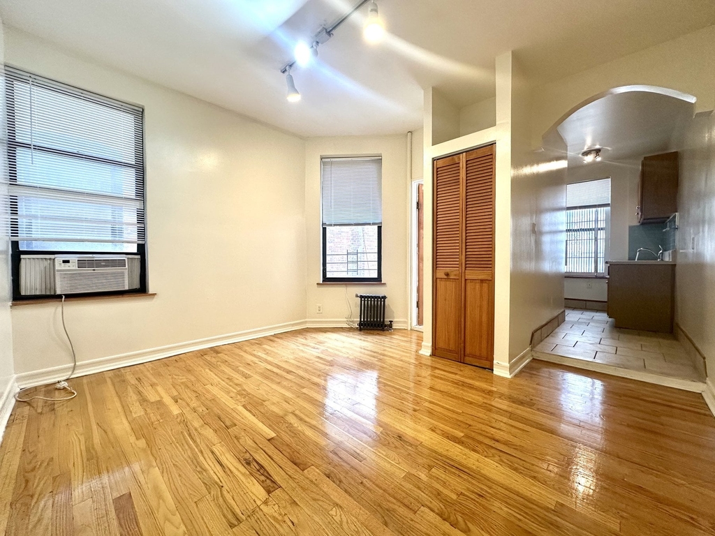 3135 Broadway - Photo 0