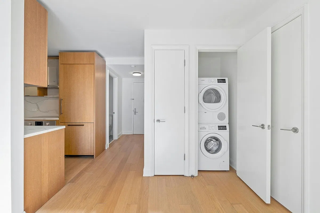 East 54th Street - Photo 1
