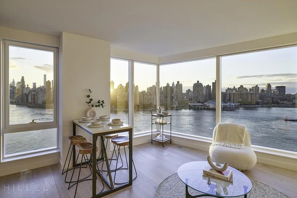 Hallets Point - Photo 0