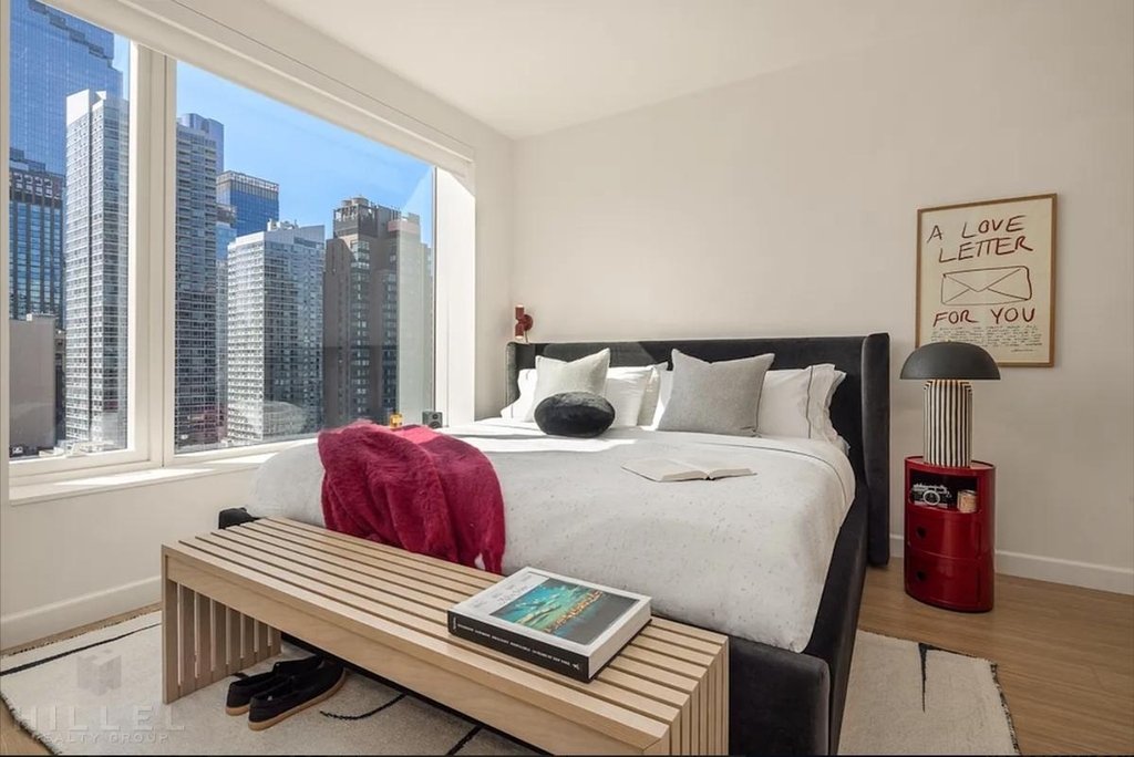 10th Avenue - Photo 3