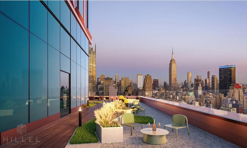 10th Avenue - Photo 7