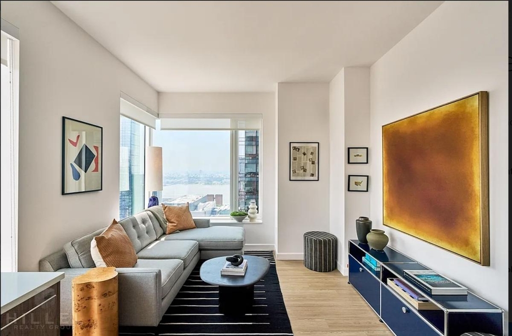10th Avenue - Photo 2