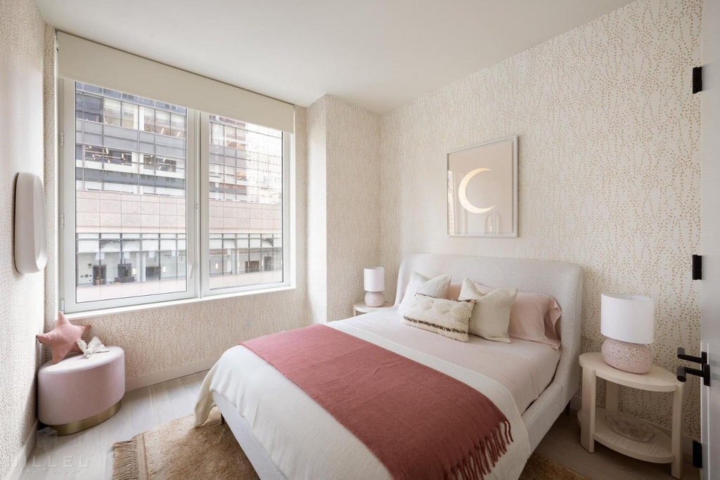 West 60th Street - Photo 8