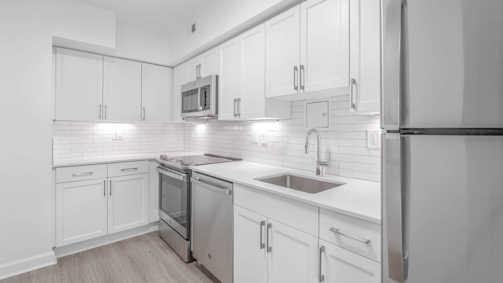 1501 Crystal Dr. - Photo 6
