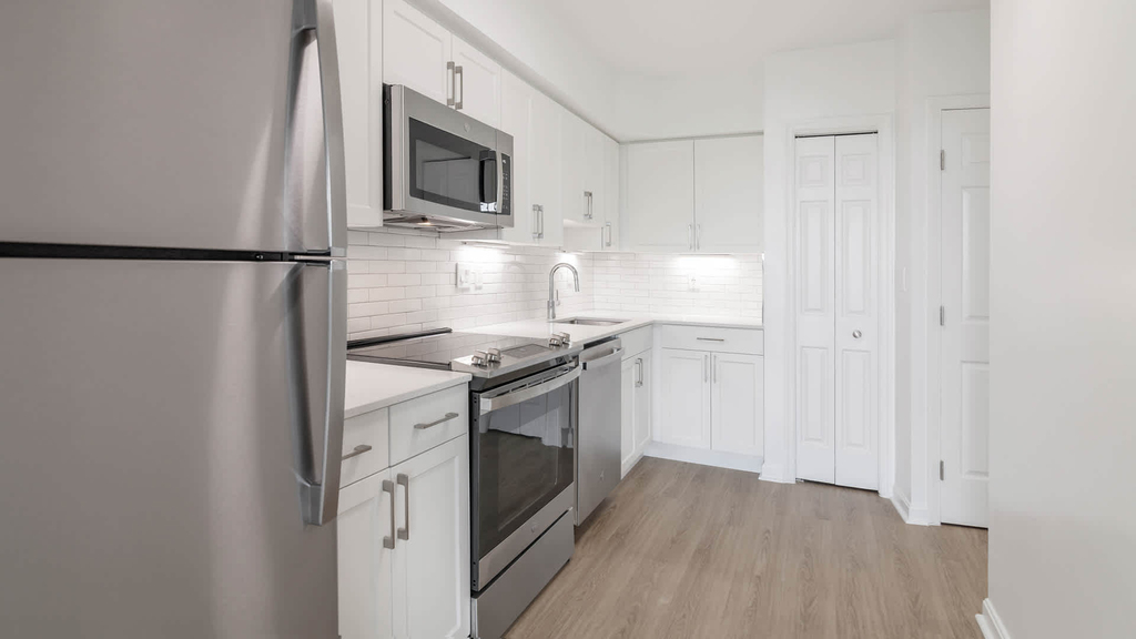 1501 Crystal Dr. - Photo 4