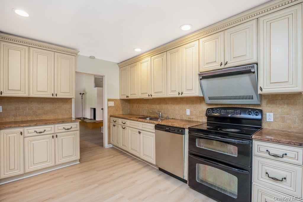 6 Village Drive - Photo 10
