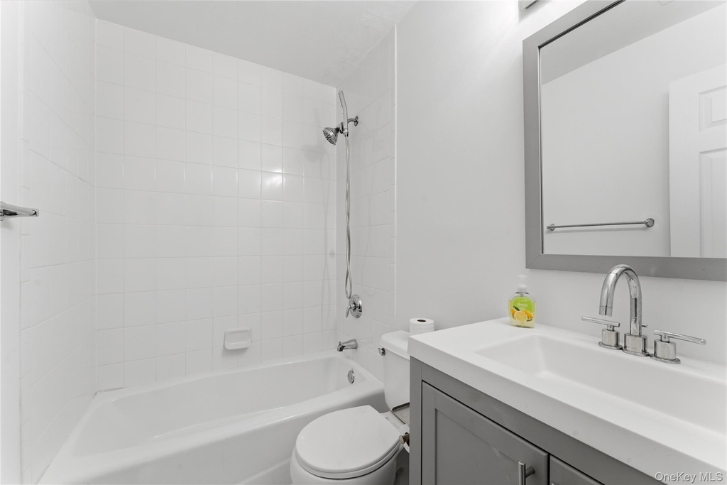 136 Meridian Boulevard - Photo 9