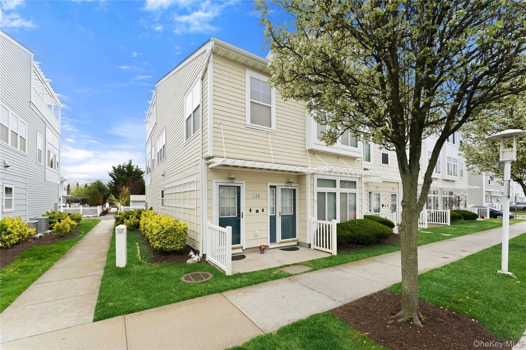 136 Meridian Boulevard - Photo 0