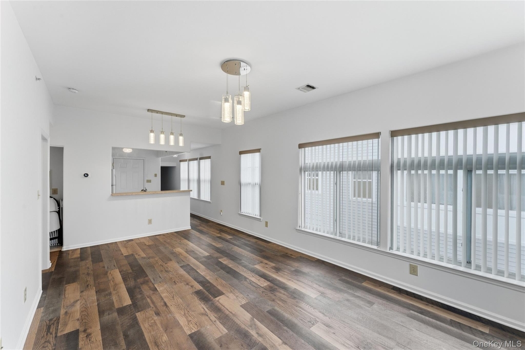 136 Meridian Boulevard - Photo 6