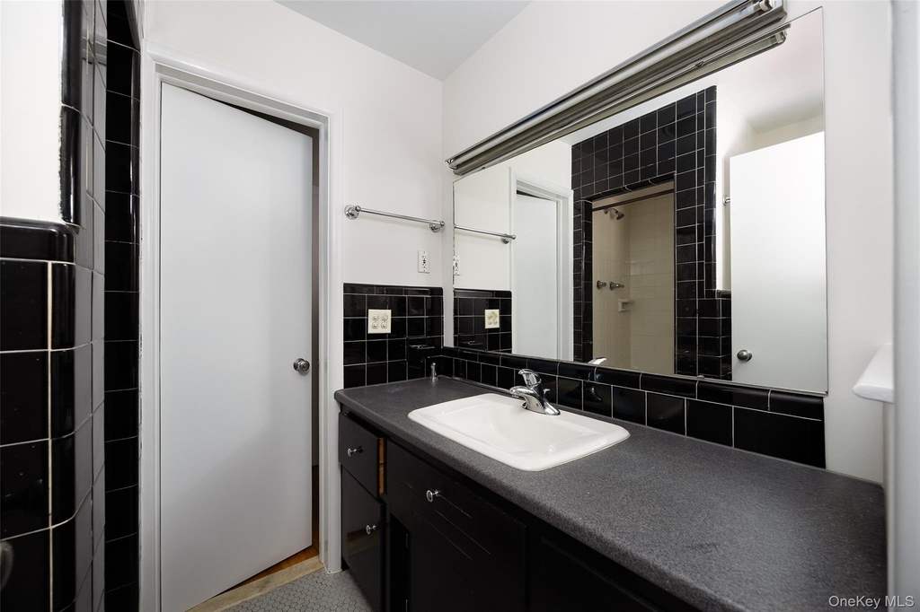 2108-2110 New Hackensack Road - Photo 7