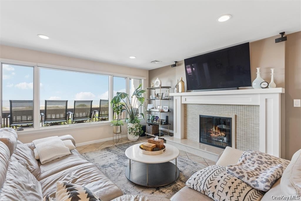 623 Oceanfront - Photo 2