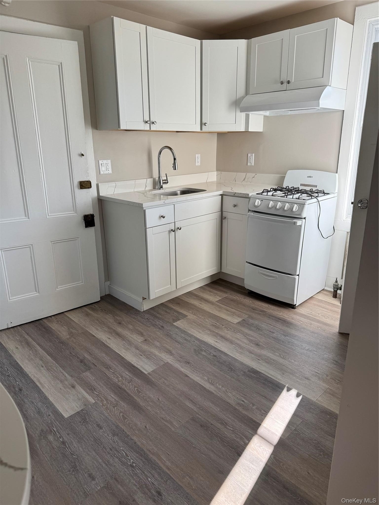 24 Oakland Avenue - Photo 0