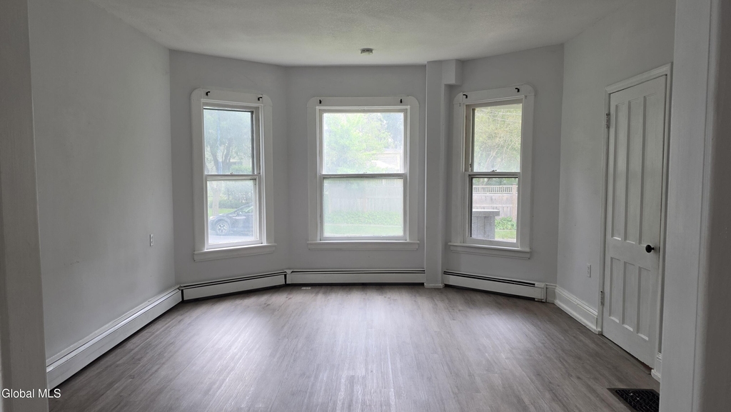 107 N Ten Broeck Street - Photo 2
