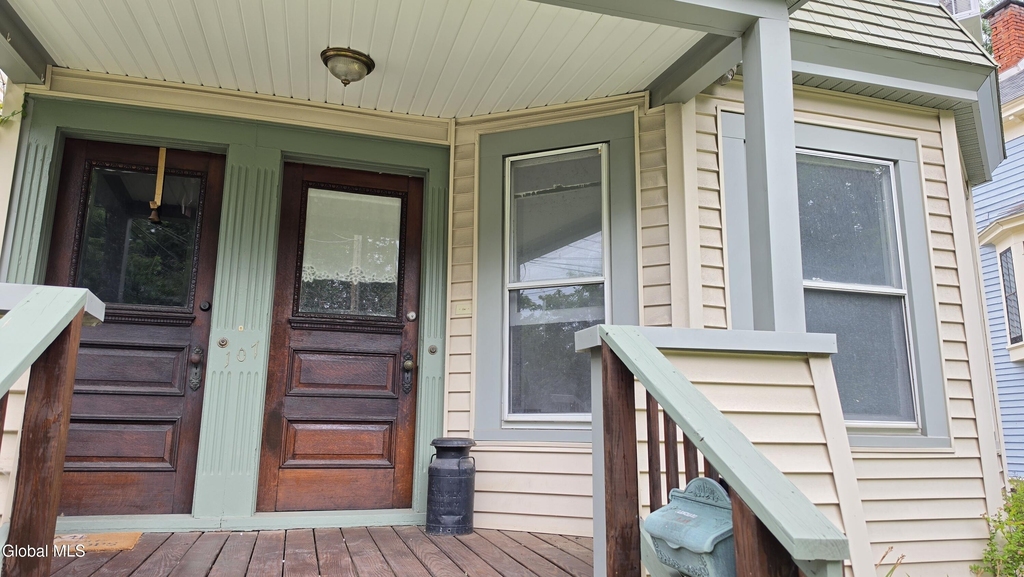 107 N Ten Broeck Street - Photo 1