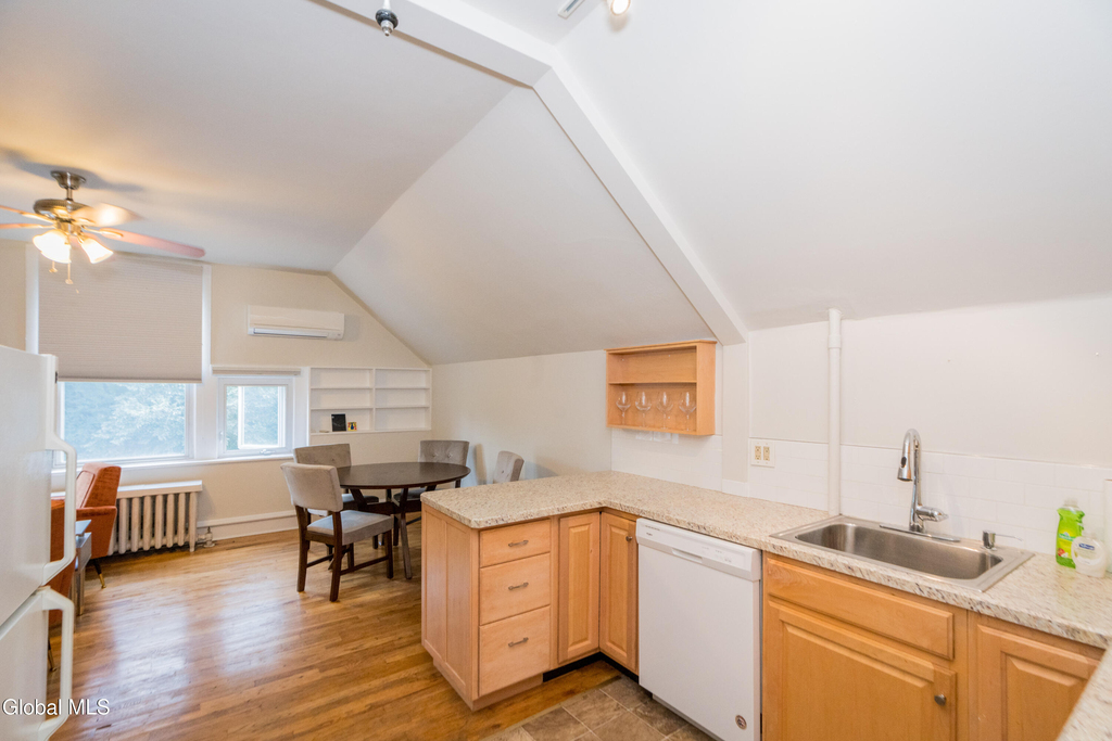 143 Caroline Street - Photo 9