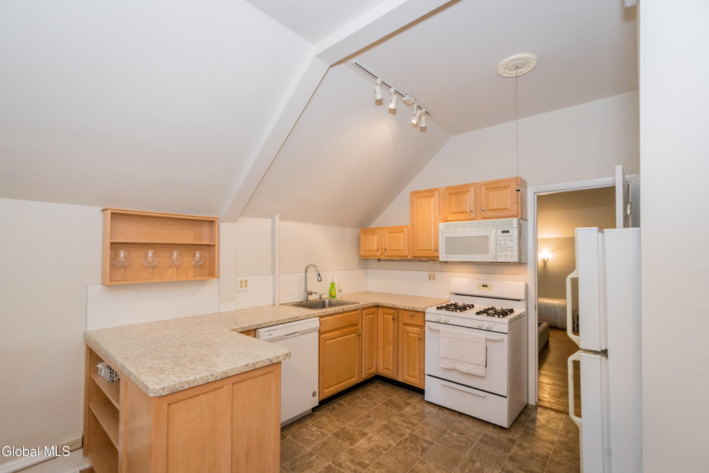 143 Caroline Street - Photo 10