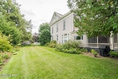 143 Caroline Street - Photo 2