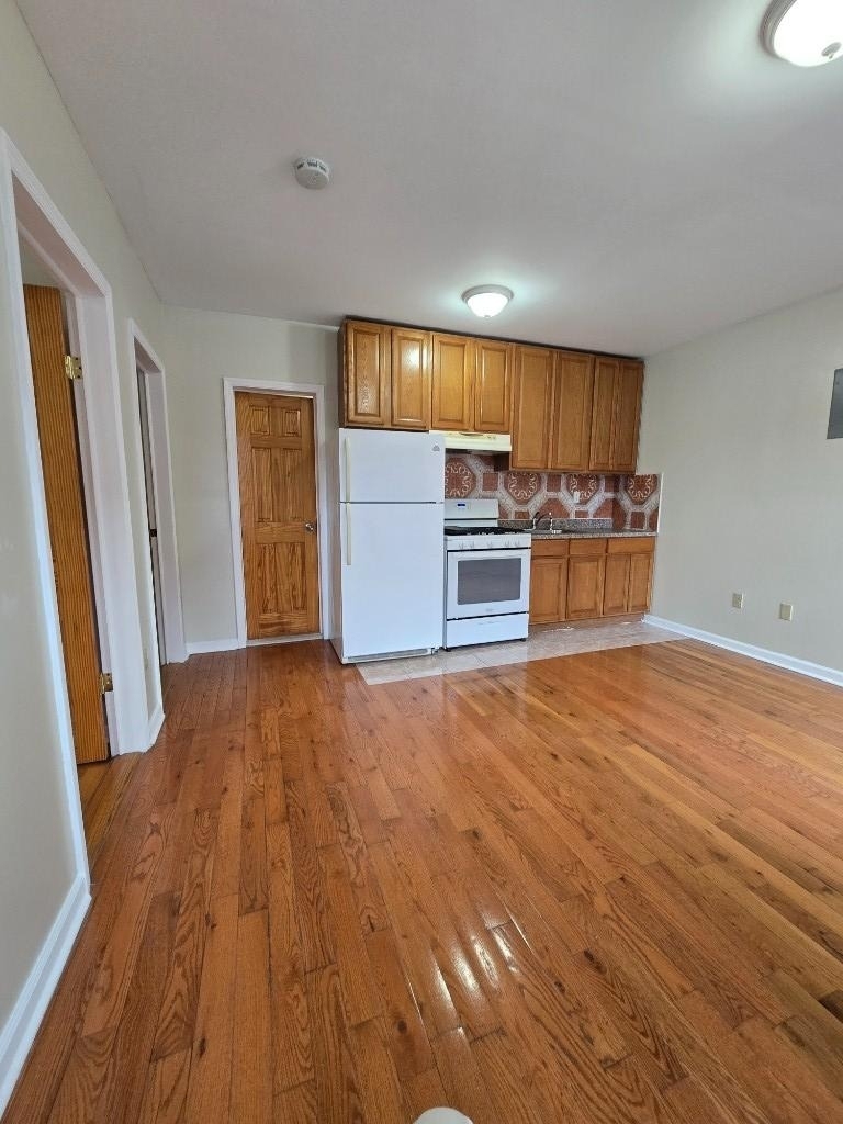 754 Park Place - Photo 2