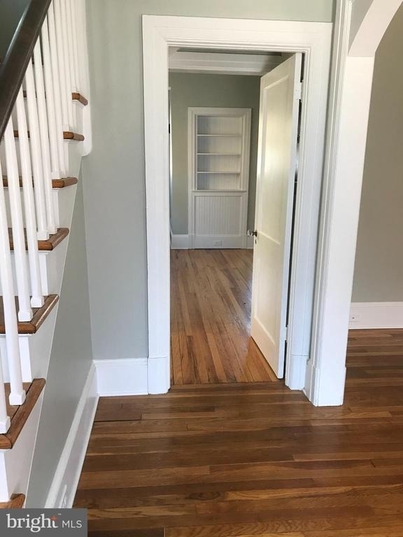 6 W Cecil Street - Photo 8