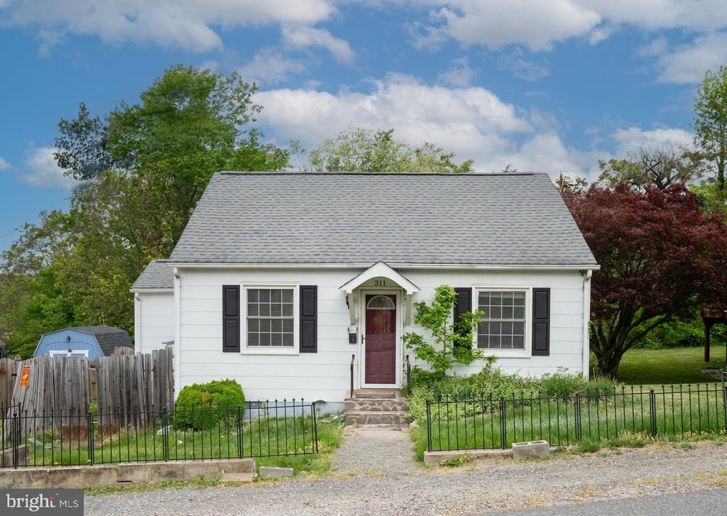 311 Colonial Avenue - Photo 1