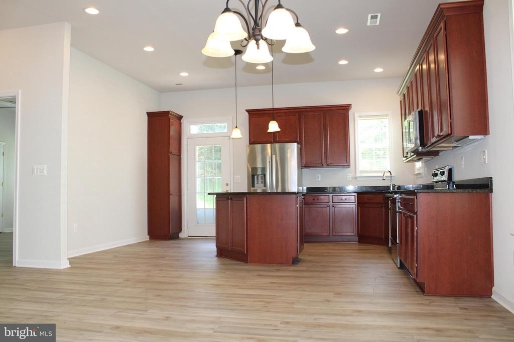 7412 Lees Command Boulevard - Photo 5