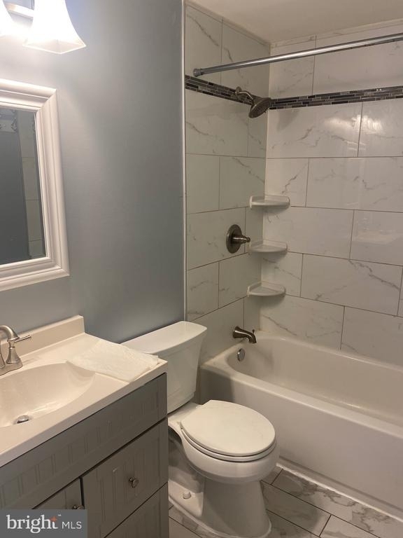 8122 Parkdale Court - Photo 7