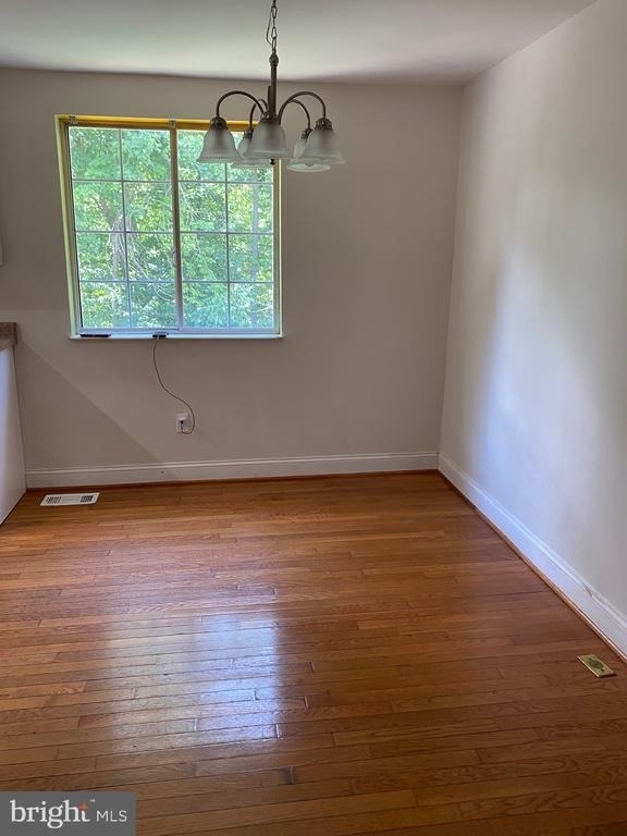 8122 Parkdale Court - Photo 6