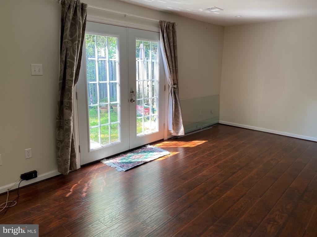 8122 Parkdale Court - Photo 18