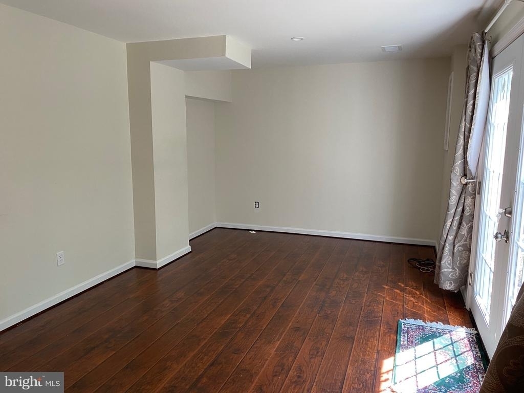 8122 Parkdale Court - Photo 17