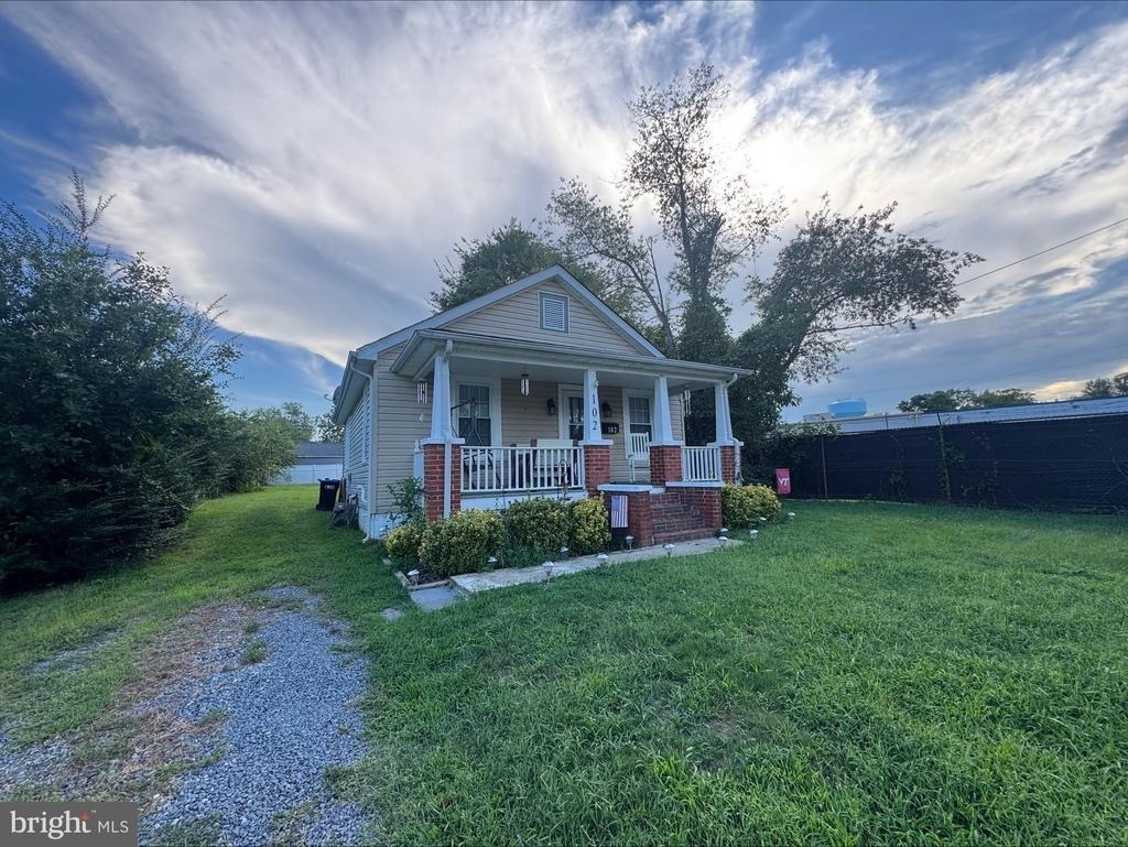 102 Hillcrest Drive - Photo 0