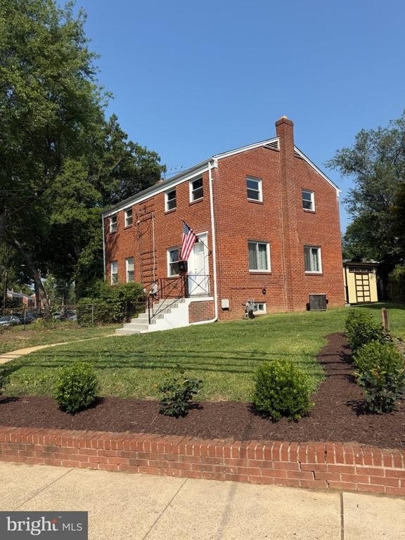 113 S Gordon Street - Photo 1