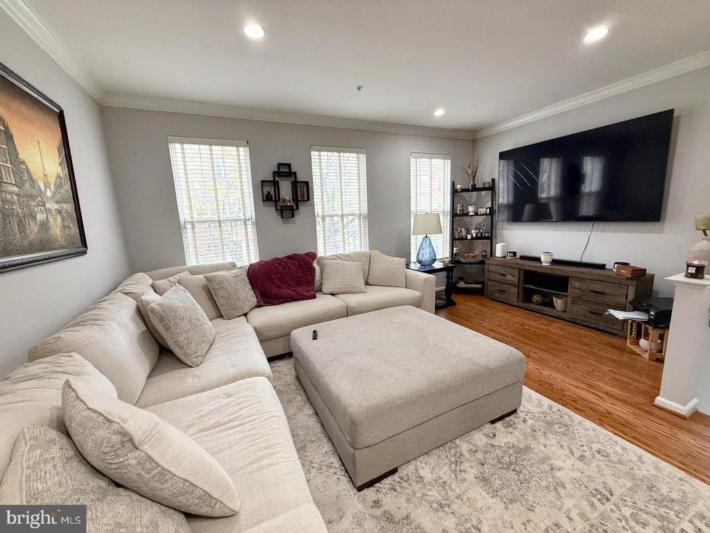162 Barrett Place - Photo 3